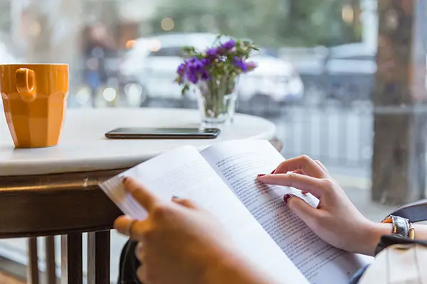 附近美食操场在哪里